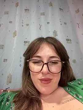 Snapshot of MommmyYummy chatting on December 26, 2024, 6:12 pm MommmyYummy online show from December 26, 2024, 6:12 pm