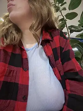 Snapshot of MommmyYummy chatting on January 28, 2025, 4:19 pm MommmyYummy online show from January 28, 2025, 4:19 pm