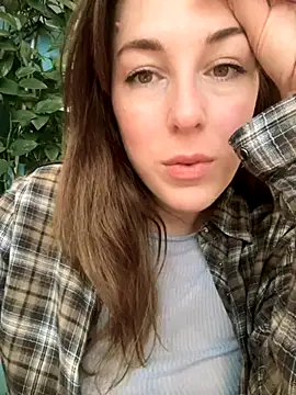 Snapshot of MommmyYummy chatting on October 12, 2025, 11:20 am MommmyYummy online show from October 12, 2025, 11:20 am