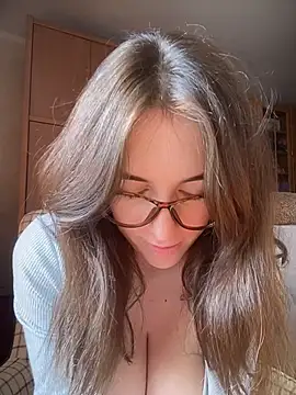 MommmyYummy online show from July 28, 2026, 12:48 pm