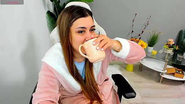 EveEvian online show from May 17, 2026, 9:49 am