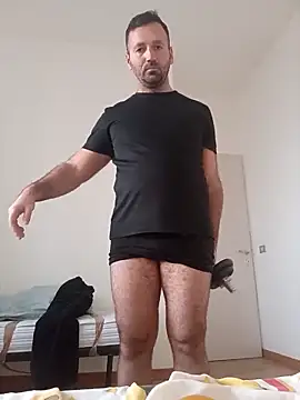 Snapshot of florin421 chatting on March 16, 2026, 4:44 pm florin421 online show from March 16, 2026, 4:44 pm