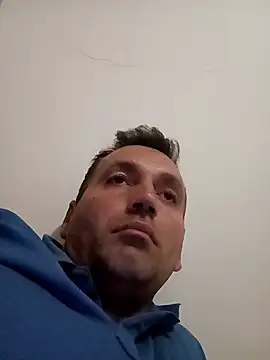 Snapshot of florin421 chatting on March 24, 2026, 6:46 pm florin421 online show from March 24, 2026, 6:46 pm