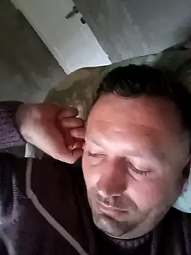 Snapshot of florin421 chatting on March 27, 2026, 1:22 pm florin421 online show from March 27, 2026, 1:22 pm