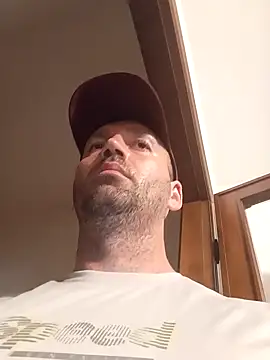 Snapshot of florin421 chatting on April 15, 2026, 5:42 pm florin421 online show from April 15, 2026, 5:42 pm