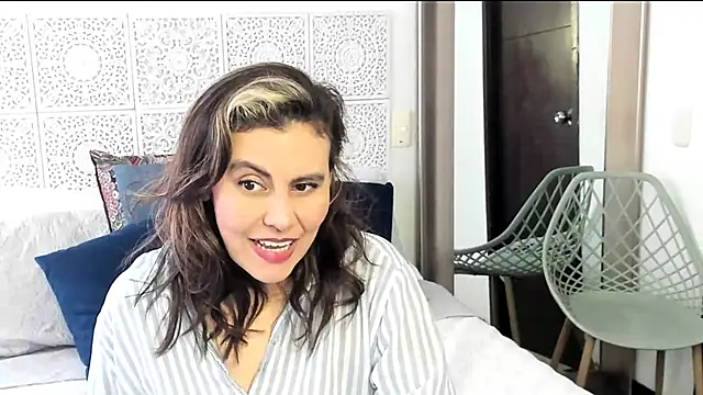 Snapshot of V_monse chatting on February 9, 2025, 3:01 pm V monse online show from February 9, 2025, 3:01 pm