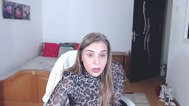 evamaria2024 online show from December 15, 2025, 9:46 am