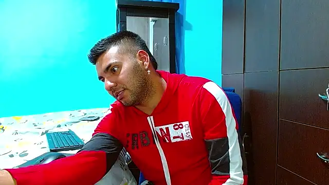 Snapshot of 2ScarletandRyan8 chatting on January 18, 2025, 1:08 pm 2ScarletandRyan8 online show from January 18, 2025, 1:08 pm