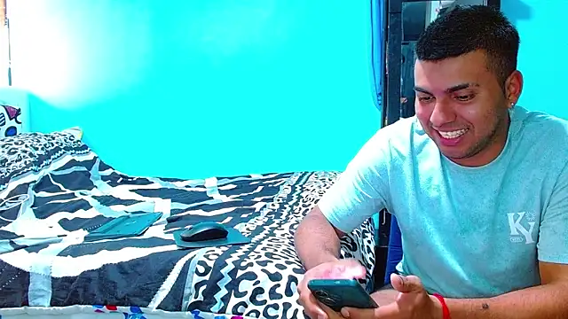 Snapshot of 2ScarletandRyan8 chatting on January 26, 2025, 8:02 pm 2ScarletandRyan8 online show from January 26, 2025, 8:02 pm