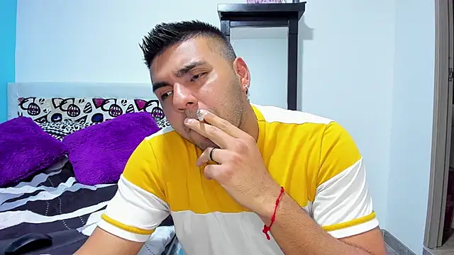 Snapshot of 2ScarletandRyan8 chatting on March 19, 2025, 8:11 pm 2ScarletandRyan8 online show from March 19, 2025, 8:11 pm