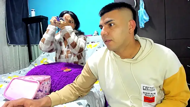 Snapshot of 2ScarletandRyan8 chatting on November 7, 2025, 10:04 am 2ScarletandRyan8 online show from November 7, 2025, 10:04 am