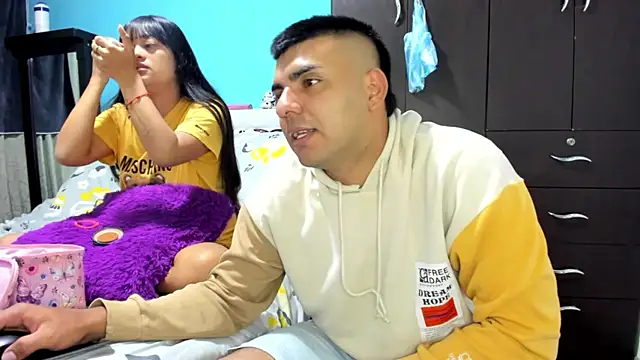 Snapshot of 2ScarletandRyan8 chatting on November 8, 2025, 10:04 am 2ScarletandRyan8 online show from November 8, 2025, 10:04 am