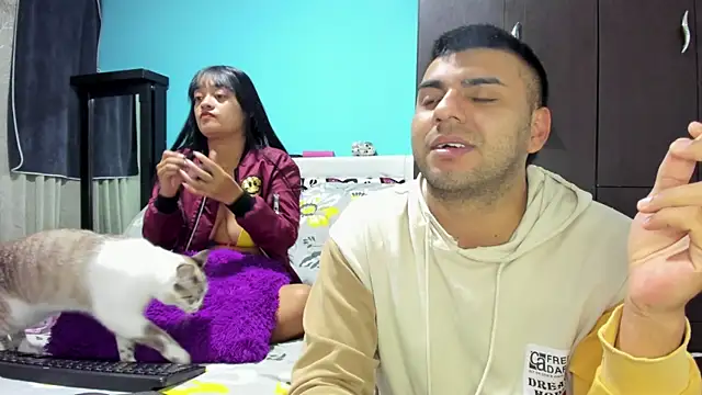 Snapshot of 2ScarletandRyan8 chatting on November 19, 2025, 10:04 am 2ScarletandRyan8 online show from November 19, 2025, 10:04 am