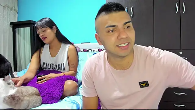 Snapshot of 2ScarletandRyan8 chatting on December 22, 2025, 10:01 am 2ScarletandRyan8 online show from December 22, 2025, 10:01 am