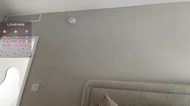 xoxoxjenn online show from January 18, 2026, 6:44 pm