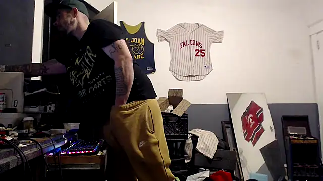 Snapshot of sledge901 chatting on January 9, 2025, 4:19 am sledge901 online show from January 9, 2025, 4:19 am