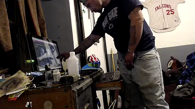 Snapshot of sledge901 chatting on November 6, 2025, 11:59 pm sledge901 online show from November 6, 2025, 11:59 pm