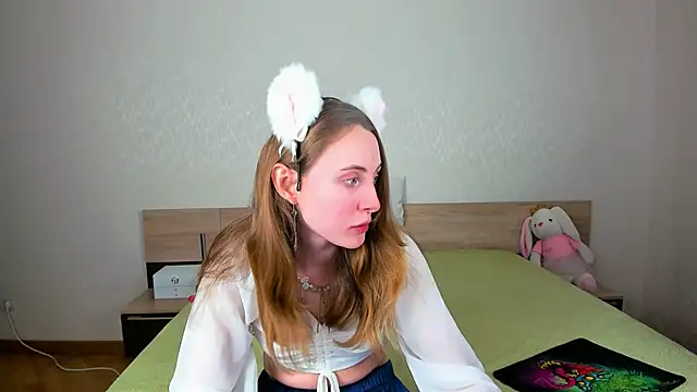 Cowell Adelina online show from November 17, 2025, 9:37 am