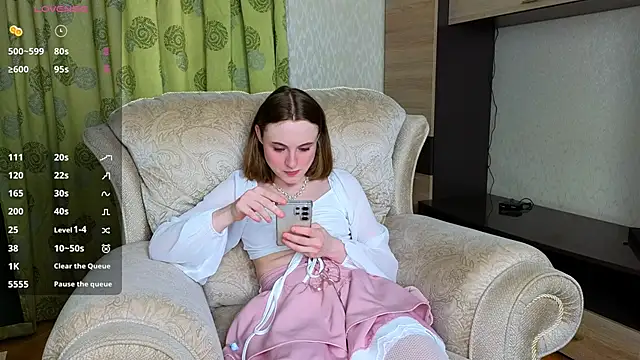 Snapshot of Cowell_Adelina chatting on June 20, 2026, 1:58 pm Cowell Adelina online show from June 20, 2026, 1:58 pm