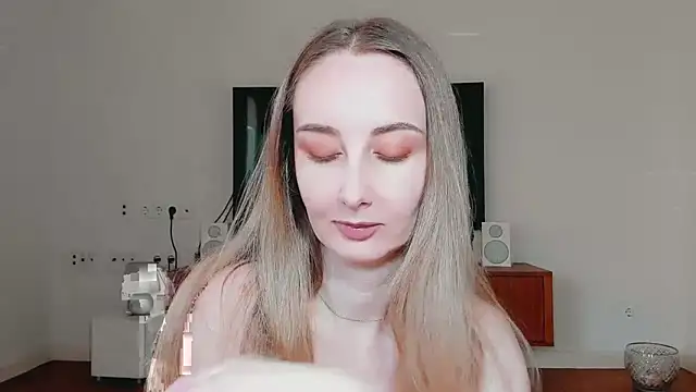 Maiami000 online show from March 5, 2026, 12:45 pm