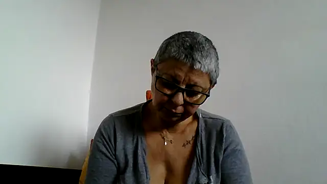 roseblak42 online show from December 15, 2025, 9:57 am