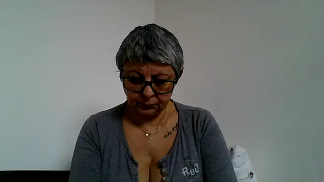 roseblak42 online show from February 4, 2026, 8:20 am