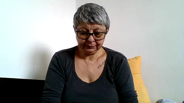 roseblak42 online show from March 15, 2026, 9:15 am