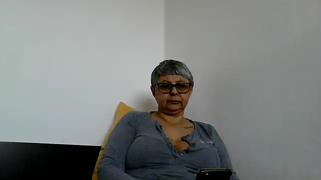 roseblak42 online show from March 17, 2026, 10:07 am