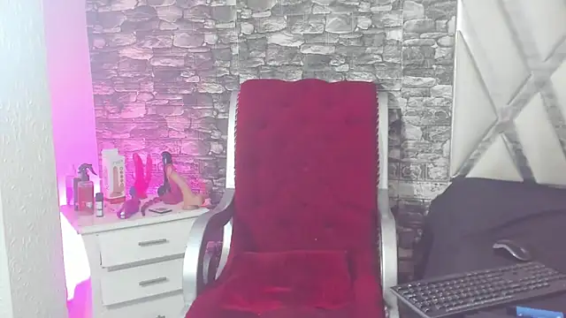 Snapshot of Trinna_harperr chatting on December 11, 2024, 5:15 pm Trinna harperr online show from December 11, 2024, 5:15 pm