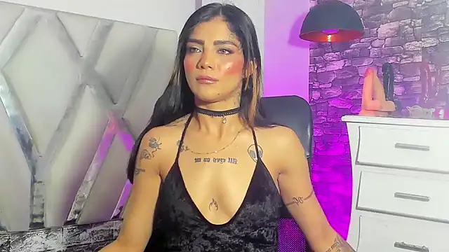 Snapshot of Trinna_harperr chatting on January 16, 2025, 9:05 am Trinna harperr online show from January 16, 2025, 9:05 am