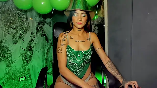 Snapshot of Trinna_harperr chatting on March 17, 2025, 11:21 pm Trinna harperr online show from March 17, 2025, 11:21 pm