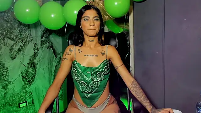 Snapshot of Trinna_harperr chatting on March 18, 2025, 11:41 am Trinna harperr online show from March 18, 2025, 11:41 am