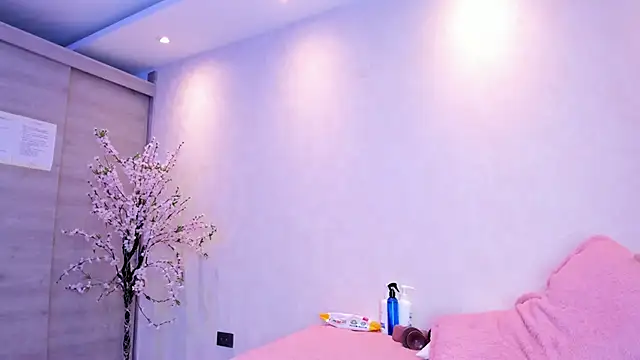 kiana cream online show from October 20, 2025, 12:38 pm