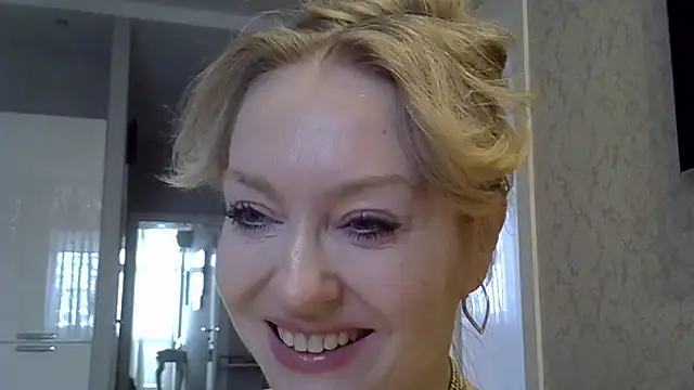 ZarinaSwift online show from February 13, 2026, 4:41 am