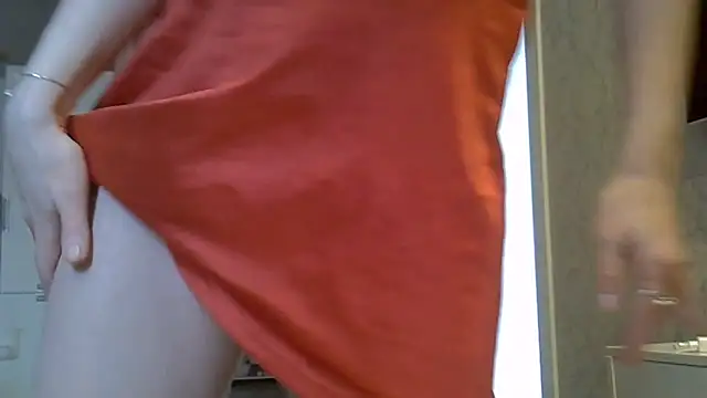 Snapshot of ZarinaSwift chatting on May 16, 2026, 6:21 am ZarinaSwift online show from May 16, 2026, 6:21 am