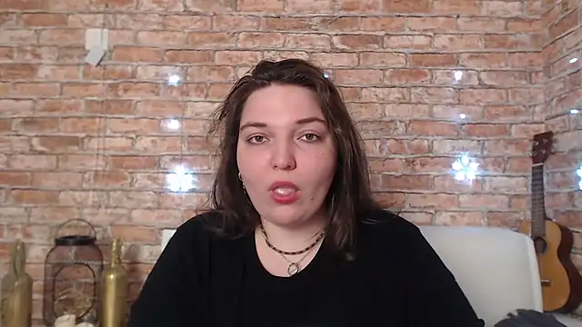 Amelia Kiss  online show from December 30, 2024, 6:53 am