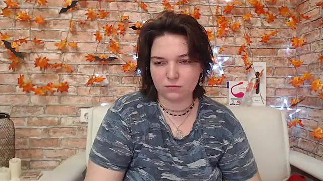 Amelia Kiss  online show from October 31, 2025, 12:33 am