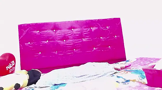 Snapshot of candy_dustano691 chatting on December 27, 2024, 9:32 pm candy dustano691 online show from December 27, 2024, 9:32 pm