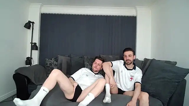 Snapshot of twotwinkhusbandss chatting on October 13, 2025, 10:32 pm twotwinkhusbandss online show from October 13, 2025, 10:32 pm