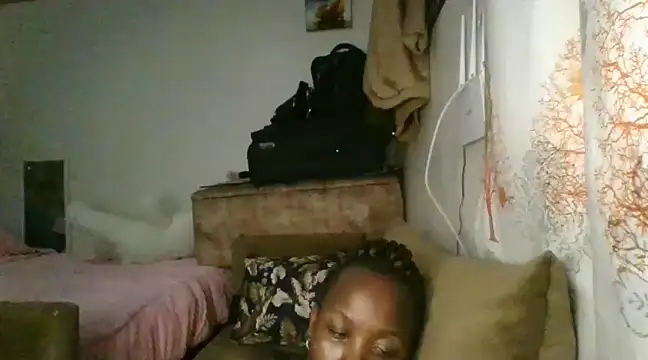 Snapshot of Sonnia_ chatting on December 17, 2024, 7:48 pm Sonnia online show from December 17, 2024, 7:48 pm