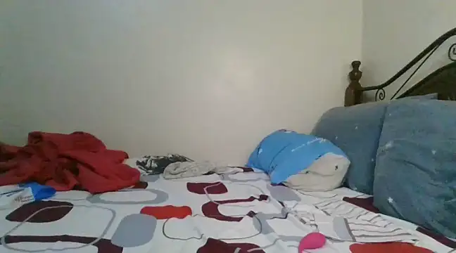 Snapshot of Sonnia_ chatting on February 17, 2025, 8:47 pm Sonnia online show from February 17, 2025, 8:47 pm