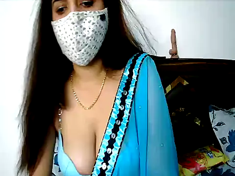 Snapshot of Gloie4u chatting on June 6, 2026, 10:42 am Gloie4u online show from June 6, 2026, 10:42 am