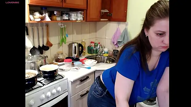 Sakura Green online show from March 18, 2025, 1:42 pm