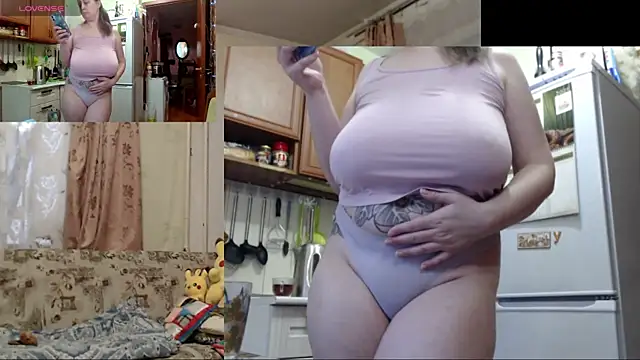 Sakura Green online show from October 12, 2025, 1:43 pm