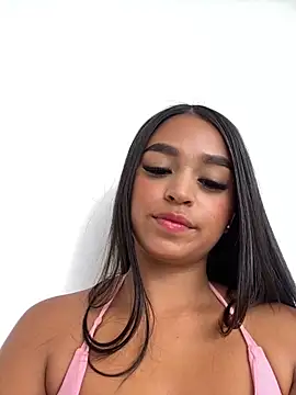 Snapshot of Juli_Walker chatting on December 14, 2024, 2:21 pm Juli Walker online show from December 14, 2024, 2:21 pm