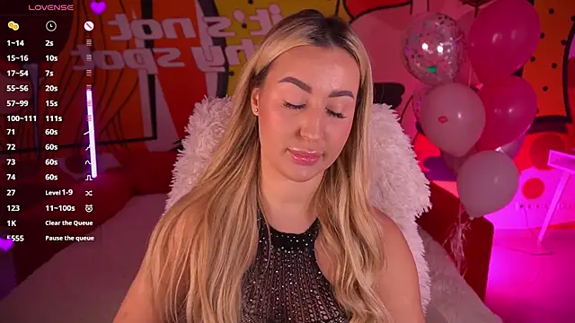 Snapshot of LiaBrazzerr chatting on February 16, 2026, 8:32 am LiaBrazzerr online show from February 16, 2026, 8:32 am