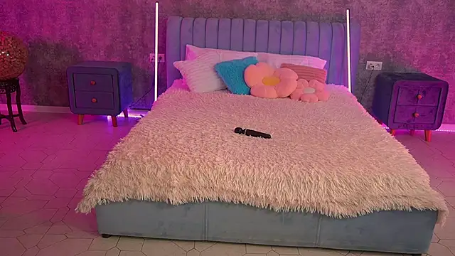 LiaBrazzerr online show from April 17, 2026, 1:36 pm