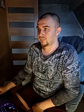 Foxyshaved online show from April 17, 2026, 5:43 am