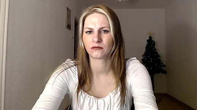 Snapshot of DagmarieFlirt chatting on December 21, 2024, 6:19 am DagmarieFlirt online show from December 21, 2024, 6:19 am