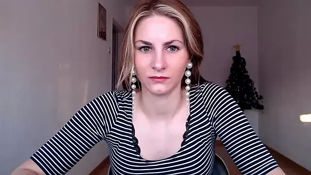 Snapshot of DagmarieFlirt chatting on December 27, 2024, 7:18 am DagmarieFlirt online show from December 27, 2024, 7:18 am